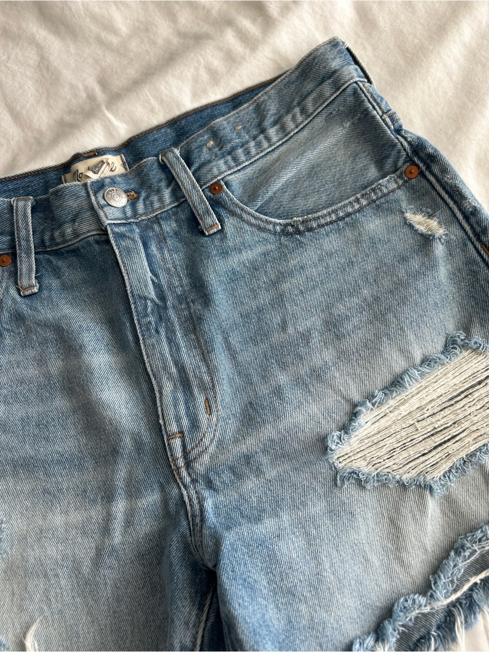 Madewell Relaxed Mid-Lenght Denim Shorts with Light Distressing - Picture 3 of 11